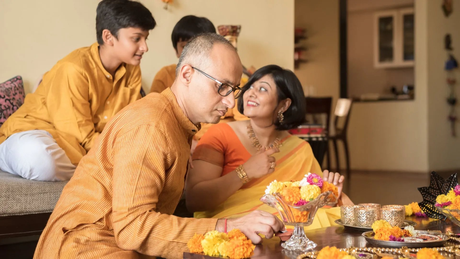 devotees performing laxmi aarti during diwali